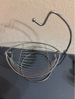 Fruit basket with banana hanger