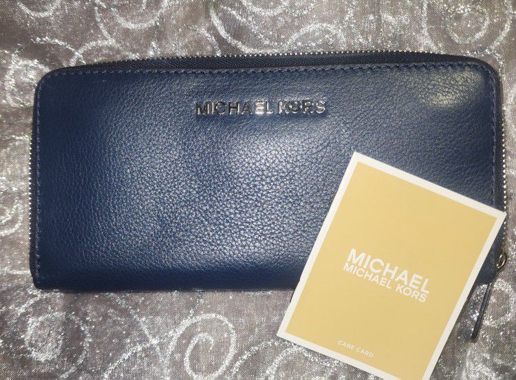 Michael Kors Wallet AUTHENTIC Free Gifts 🎁 Included 