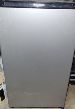 Fridgaire mini fridge