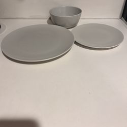 Dinnerware Service for 4