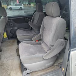 2006 Toyota Sienna Middle Row Seats