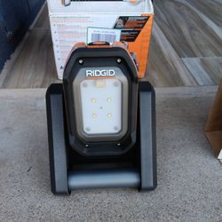 LIGHT RIDGID 18V TOOL ONLY 