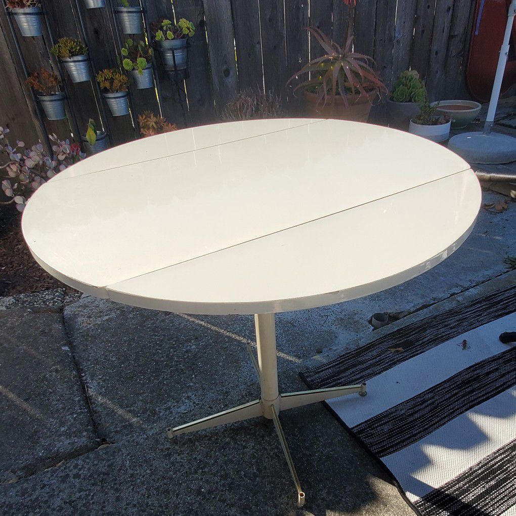 Free Table. Foldable sides