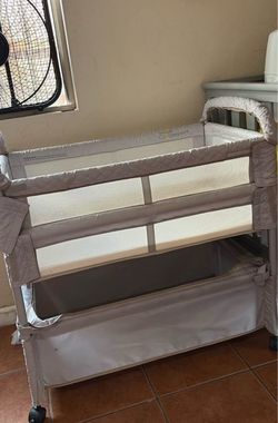 Baby Co-Sleeper Bassinet w Storage
