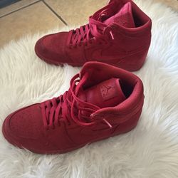 Red Nilke Retro 1 Suede 