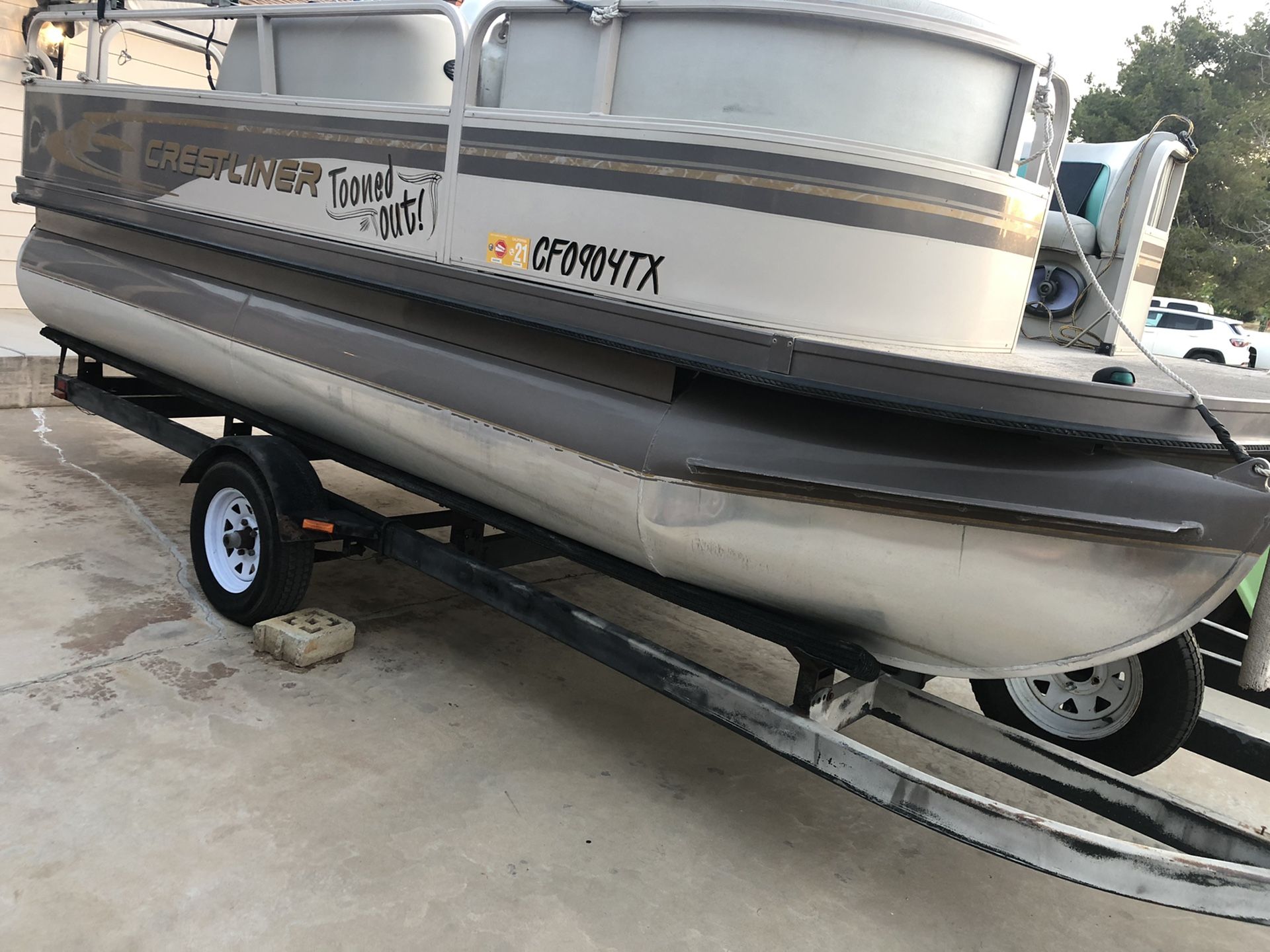 1998 crestliner pontoon boat 16.8’ for Sale in Hesperia, CA OfferUp