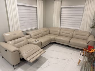 L Shaped Leather Couch (Electric/Reclinable & Fully Functional)  