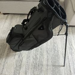 Sunday Golf Ryder Bag With Cooler Pocket. 
