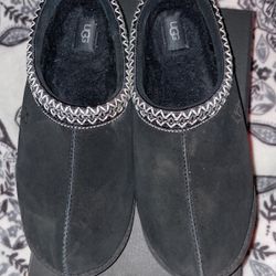 ugg slippers (black)