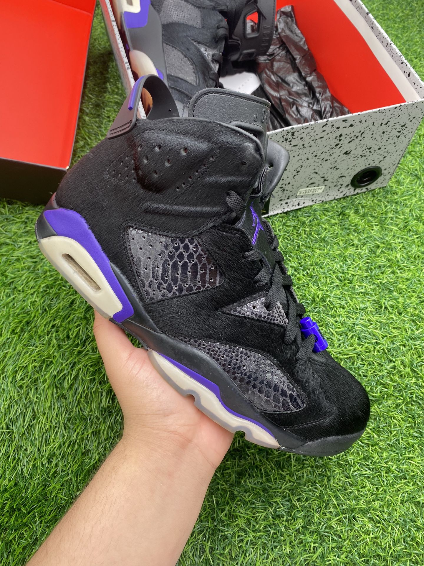 Jordan 6 “Social Status” Size 10M