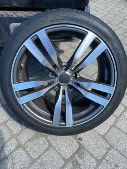 BMW M-Series 20” wheel (As-Is) small crack $100