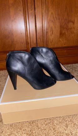 Vince Camuto booties size 8.5w