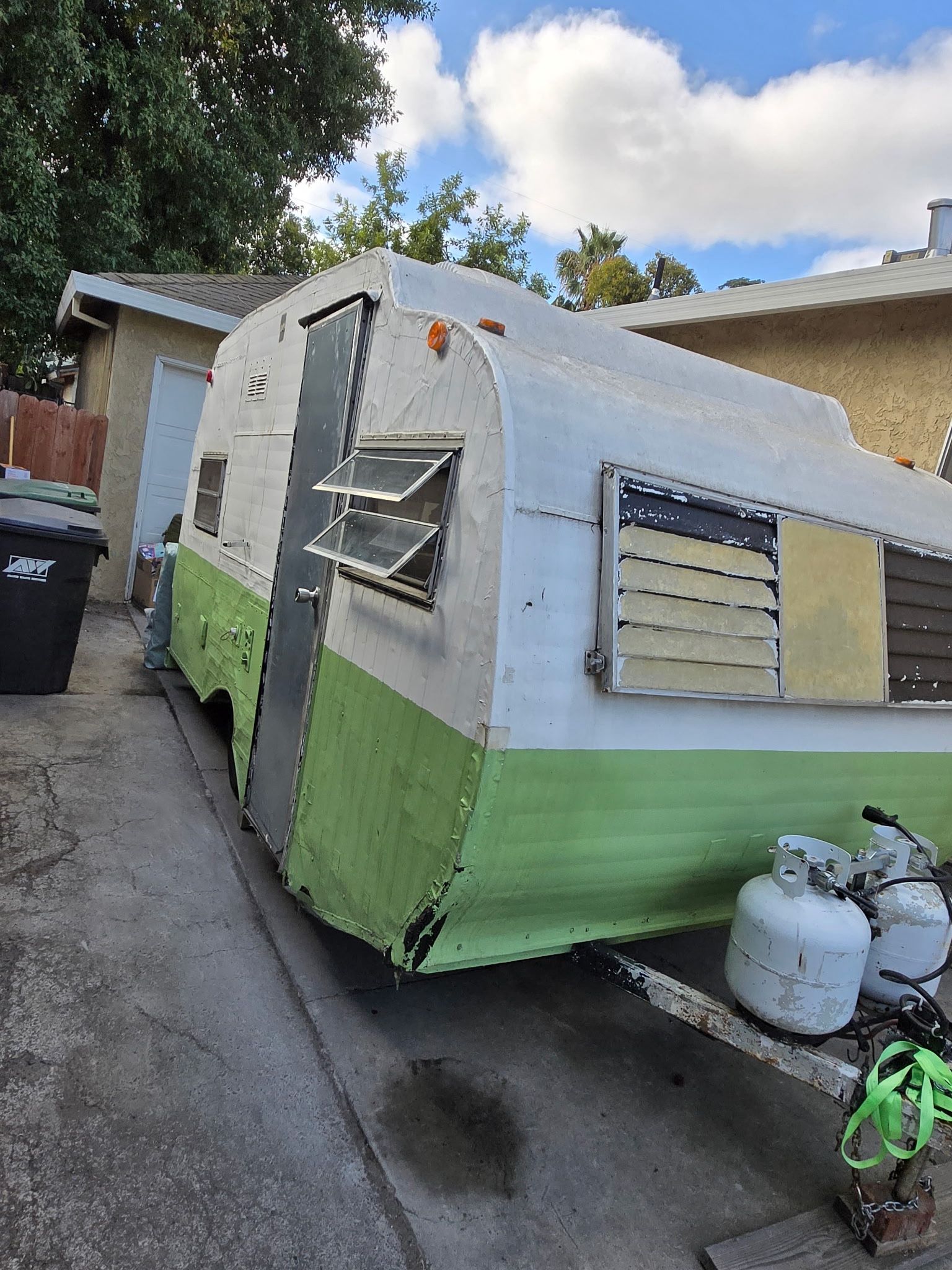 CHEAP… Studio On Wheels!!!!