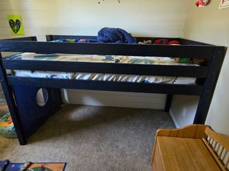 JACKPOT! Contemporary Low Loft Twin Bed with End Ladder, Blue with Blue & White Tent