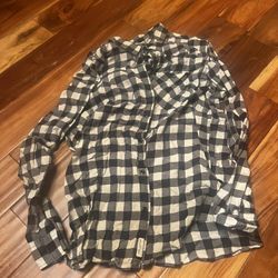 Men’s American Eagle Buffalo black and white button up shirt. Size xxl