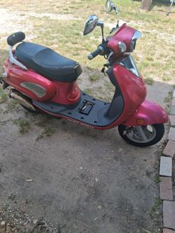 Scooter 50 cc red