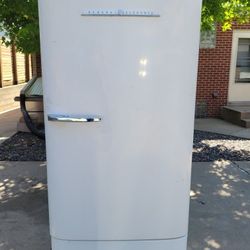 Antique General Electric Refrigerator Freezer 