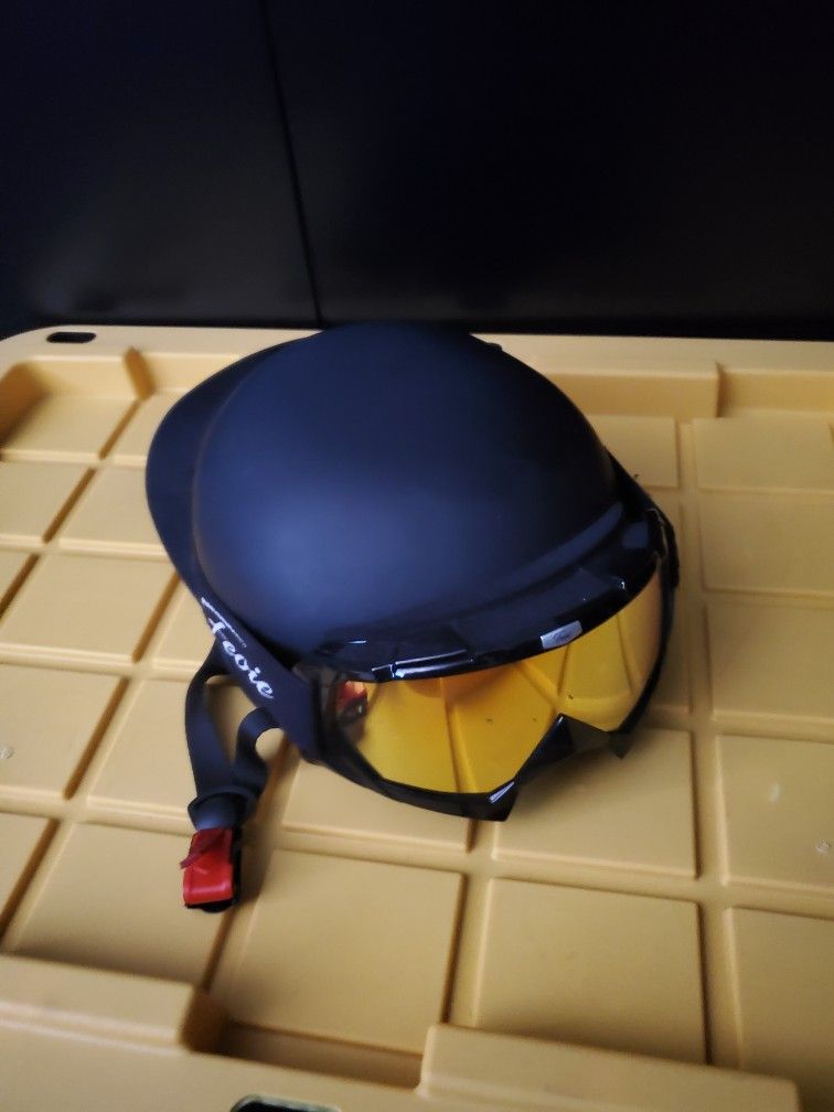 Hard Hat Helemt With Goggles