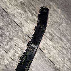 2017-2019 FORD ESCAPE OEM REAR RIGHT RH RETAINER BRACKET GJ54-17E850-AB