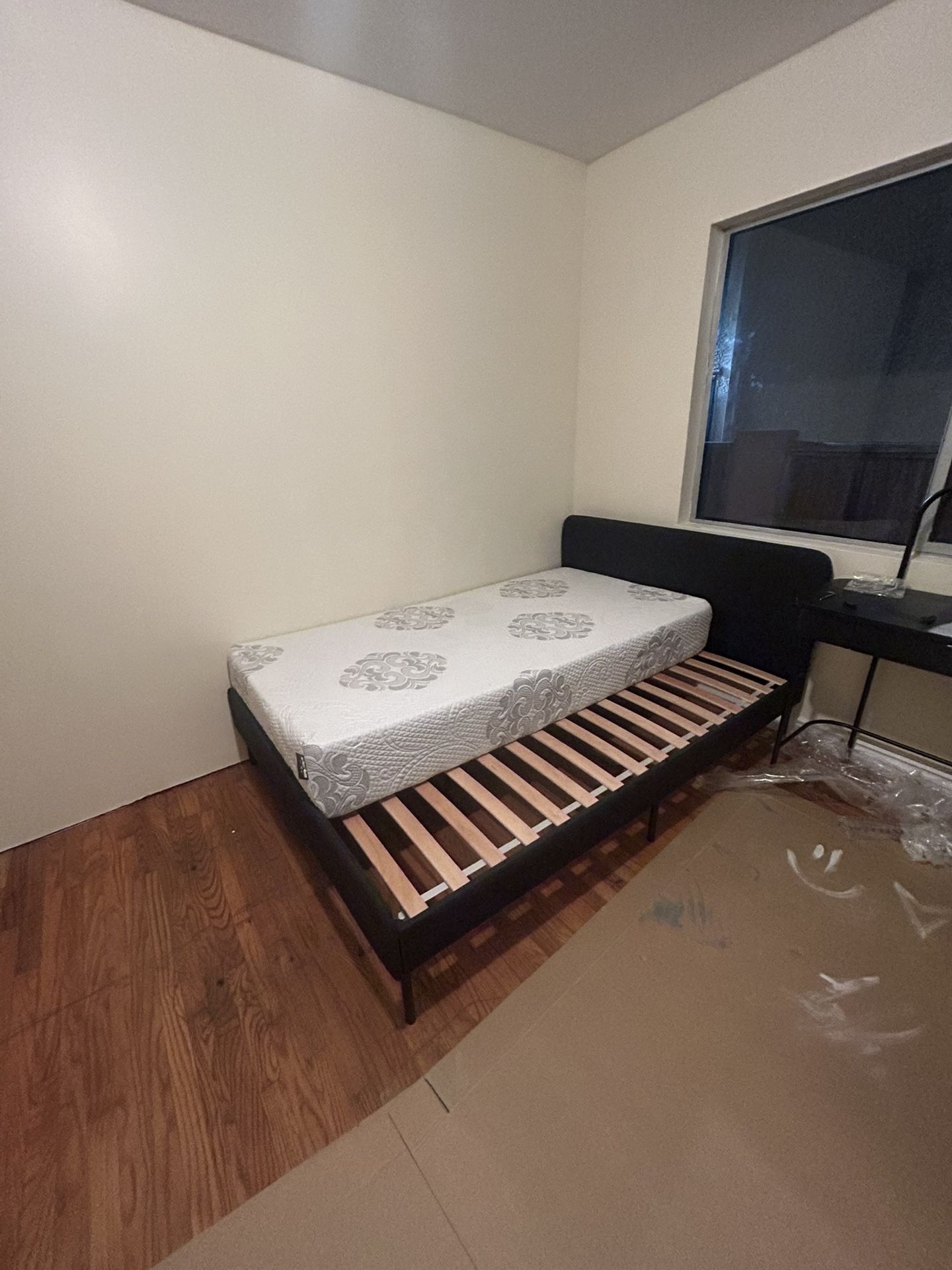 Full size Bed ( READ DESCRIPTION)