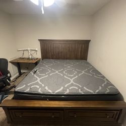 King Bed, Full Set  For Sale 