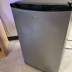 Whirlpool 4.3 cu ft Mini Refrigerator Stainless Steel