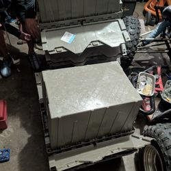 Plastic Locking Lid Bins