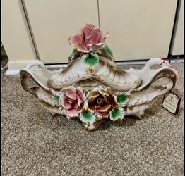Capodimonte Italy floral lidded tureen full details in the photo gallery pickup Gaithersburg md20877