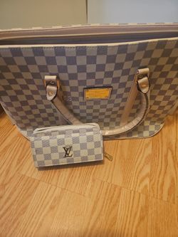 LV Purse And Wallet