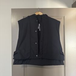 COS Men’s eOneSize Hoodied Vest