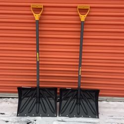 Pair Of 18 Inch Poly Combo Snow Shovel with D-Grip - TRUE TEMPER