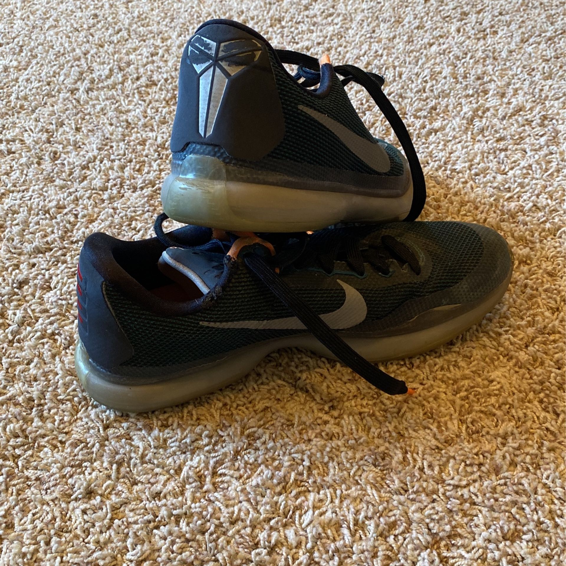 Kobe Bryant Basketball Shoes Size 9.5 Men’s