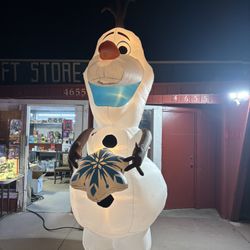 11 ft. Tall x 5.2 ft. W Giant Christmas Inflatable Airblown-Olaf with Snowflake, inflable de navidad