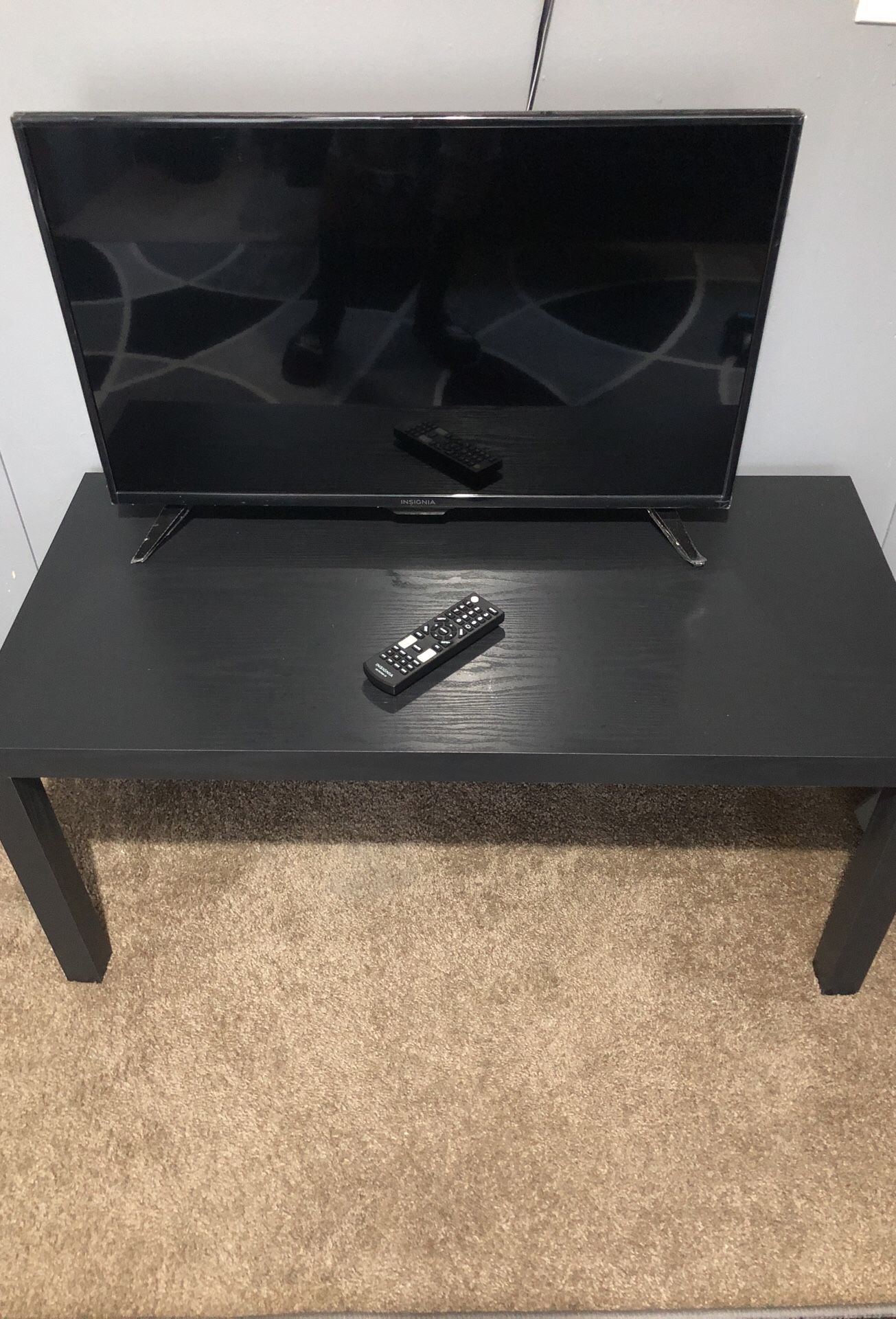 32 inch tv with remote and table