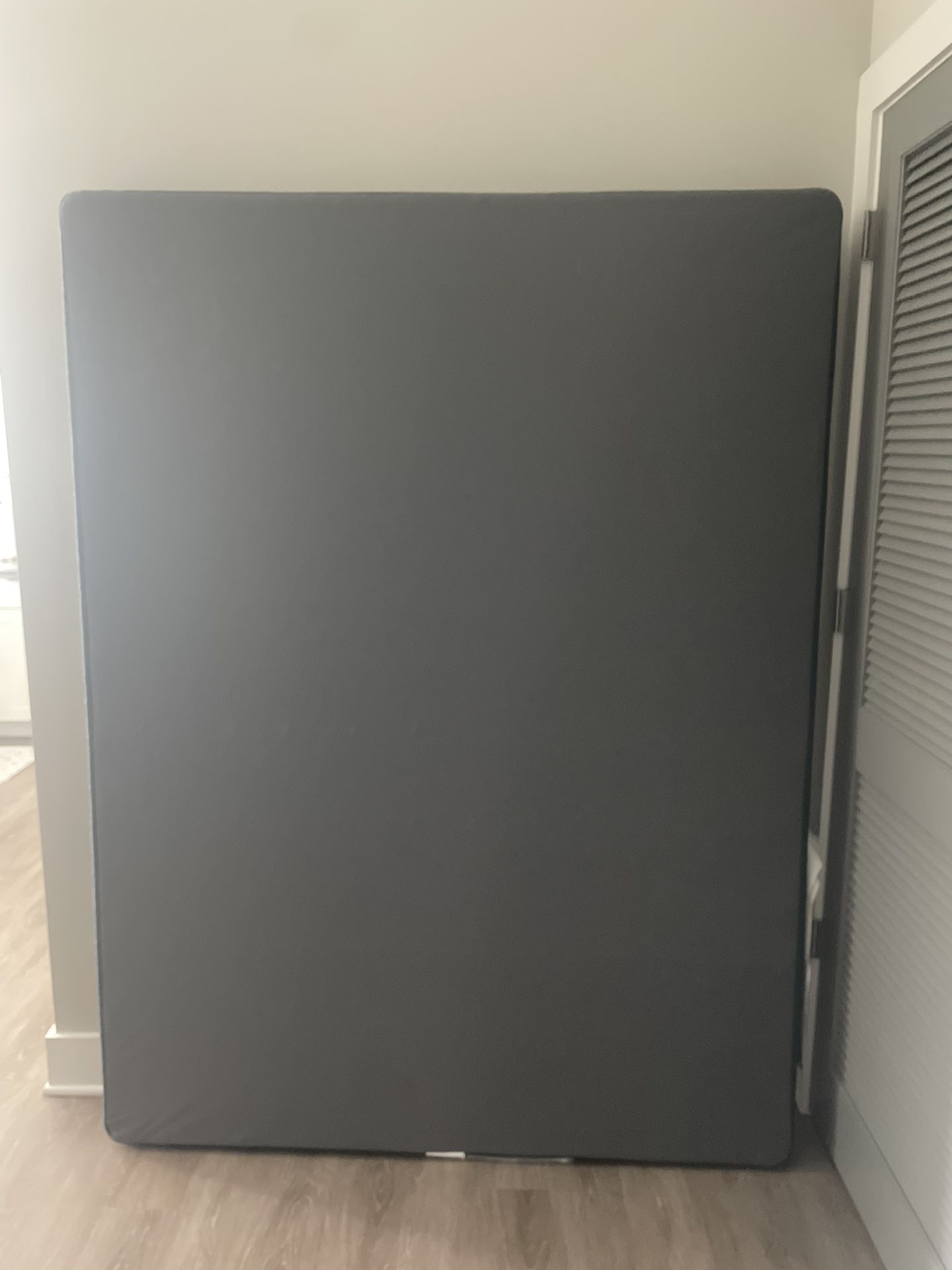 Queen mattress foundation