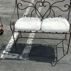 Vintage metal loveseat 36” x 22” x 18” height 36 1/2 inches
