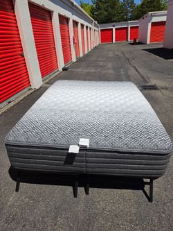 Beautyrest Beyond Queen Mattress + Metal Platform Frame – Excellent Condition