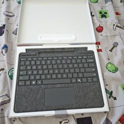 Microsoft Surface Pro Keyboard With Pen Storage
