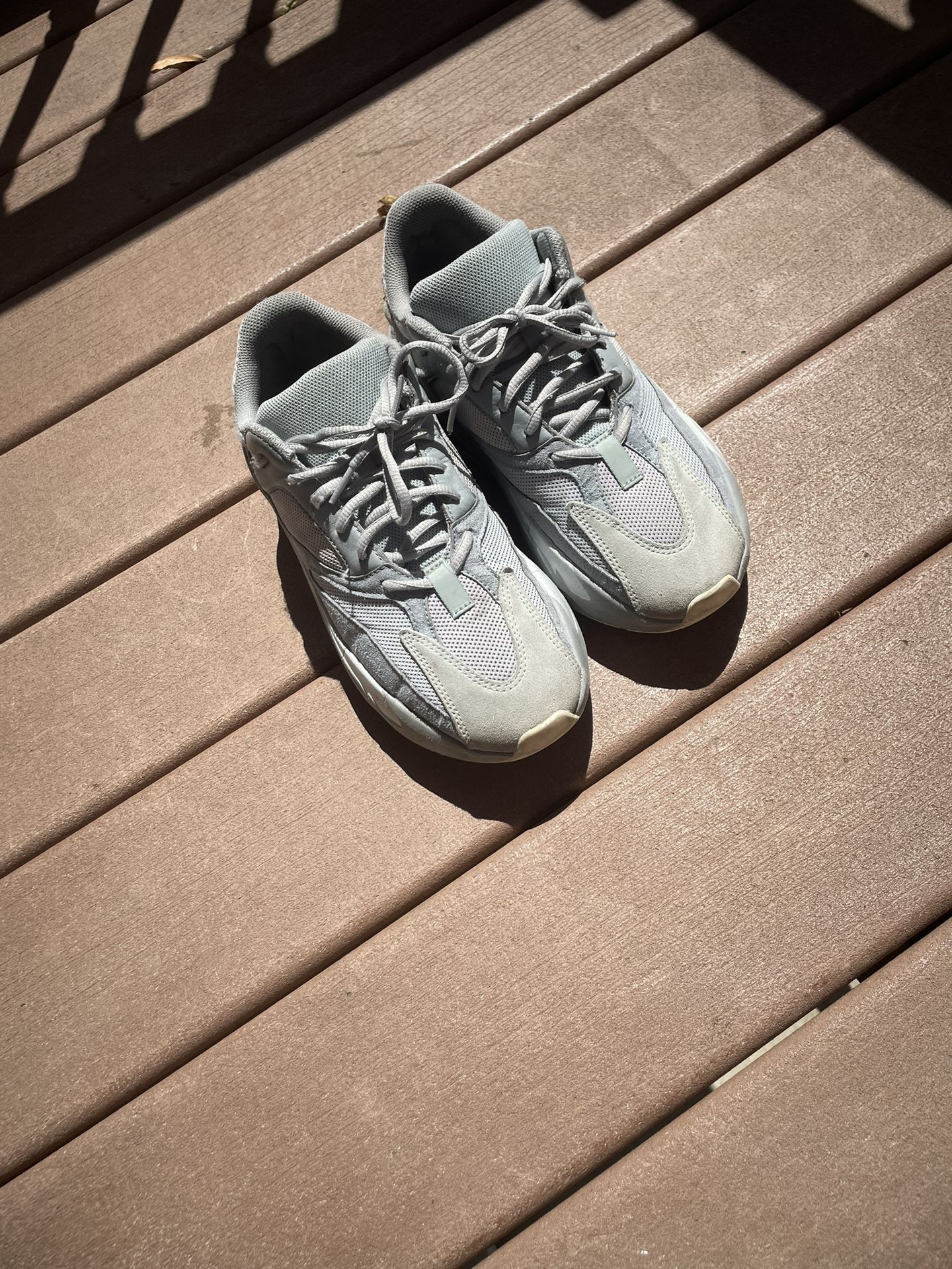 Gray Yeezys Size 9 Men’s