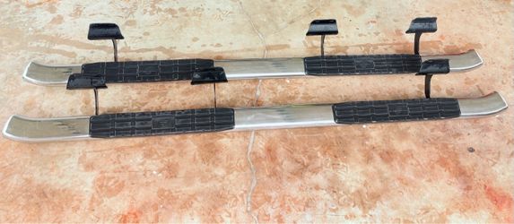 Curved nerf bar for truck