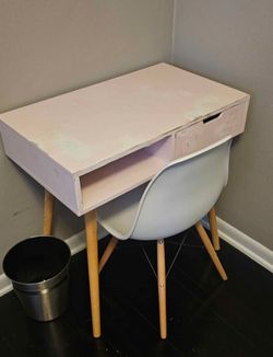 Child's Desk & Chair