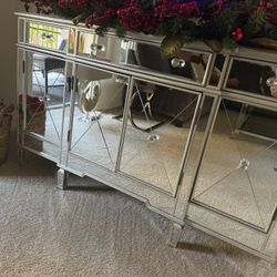 Buffet Cabinet READ DESCRIPTION!!