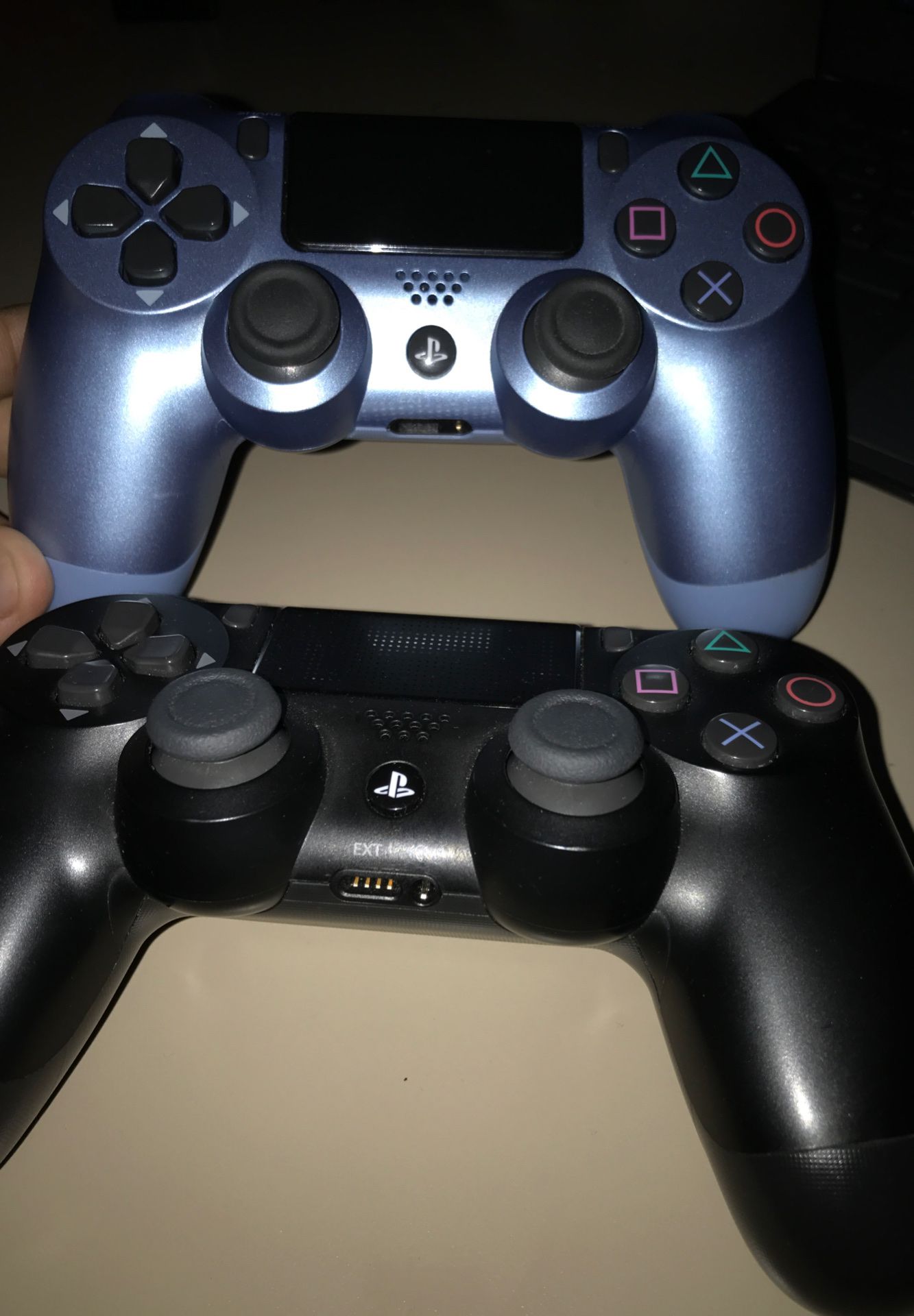 PS4 controllers