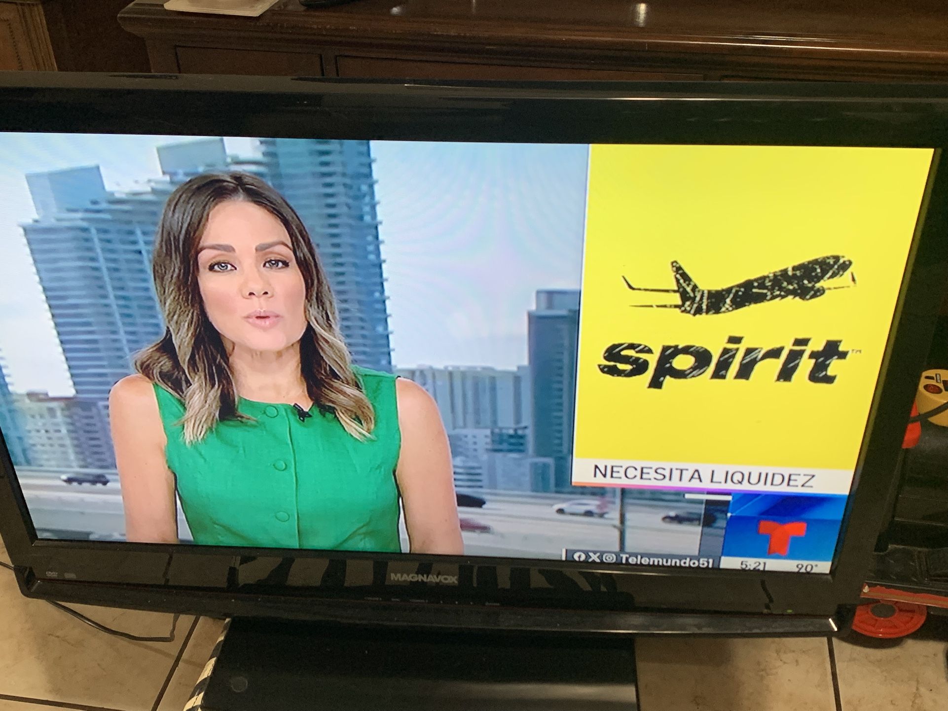 Magnavox 32MD3598/F7 32 inch LCD TV Television DVD Combo HDMI Player with Remote