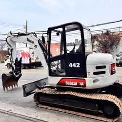 Bobcat 442. 8 ton Excavator