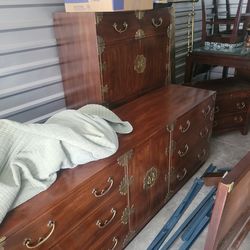 5 Piece Real Wood Henredon Bedroom Suit