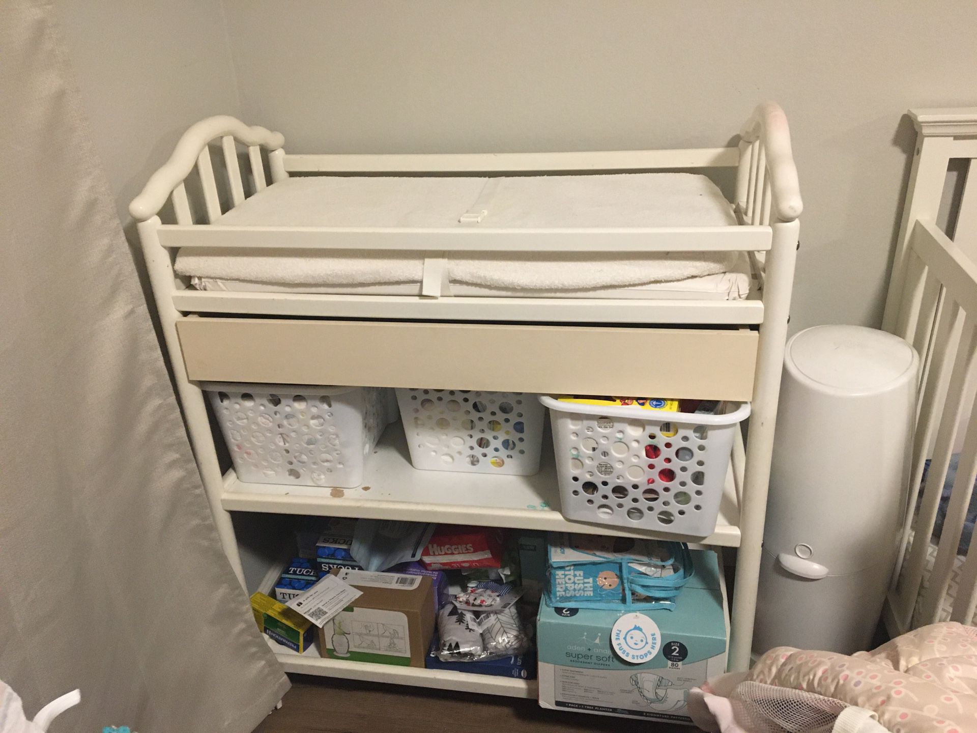 15$ Changing table with mat and 3 baskets