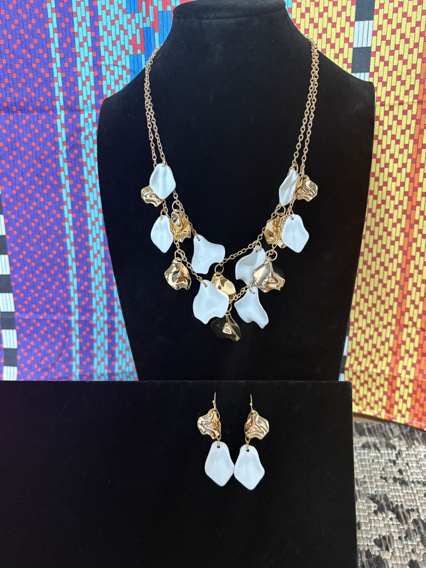 White & Gold Teardrop Cascading Necklace Set