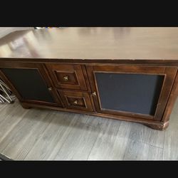 Pomroy TV console 