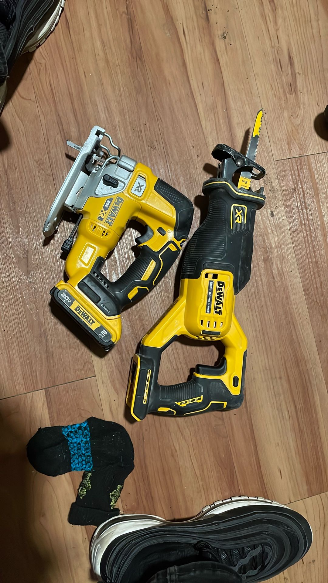 Dewalt Sawsaw And Trim Saw
